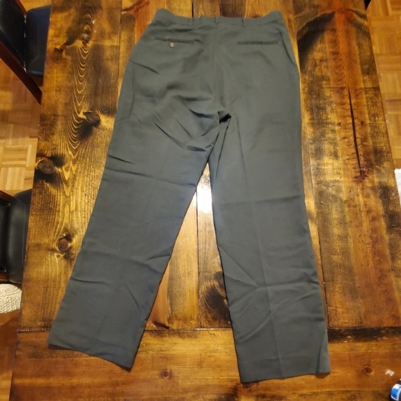 Haggar Gentlemans Fit Dress Pants - Grey - 34/31 - Picture 4 of 5